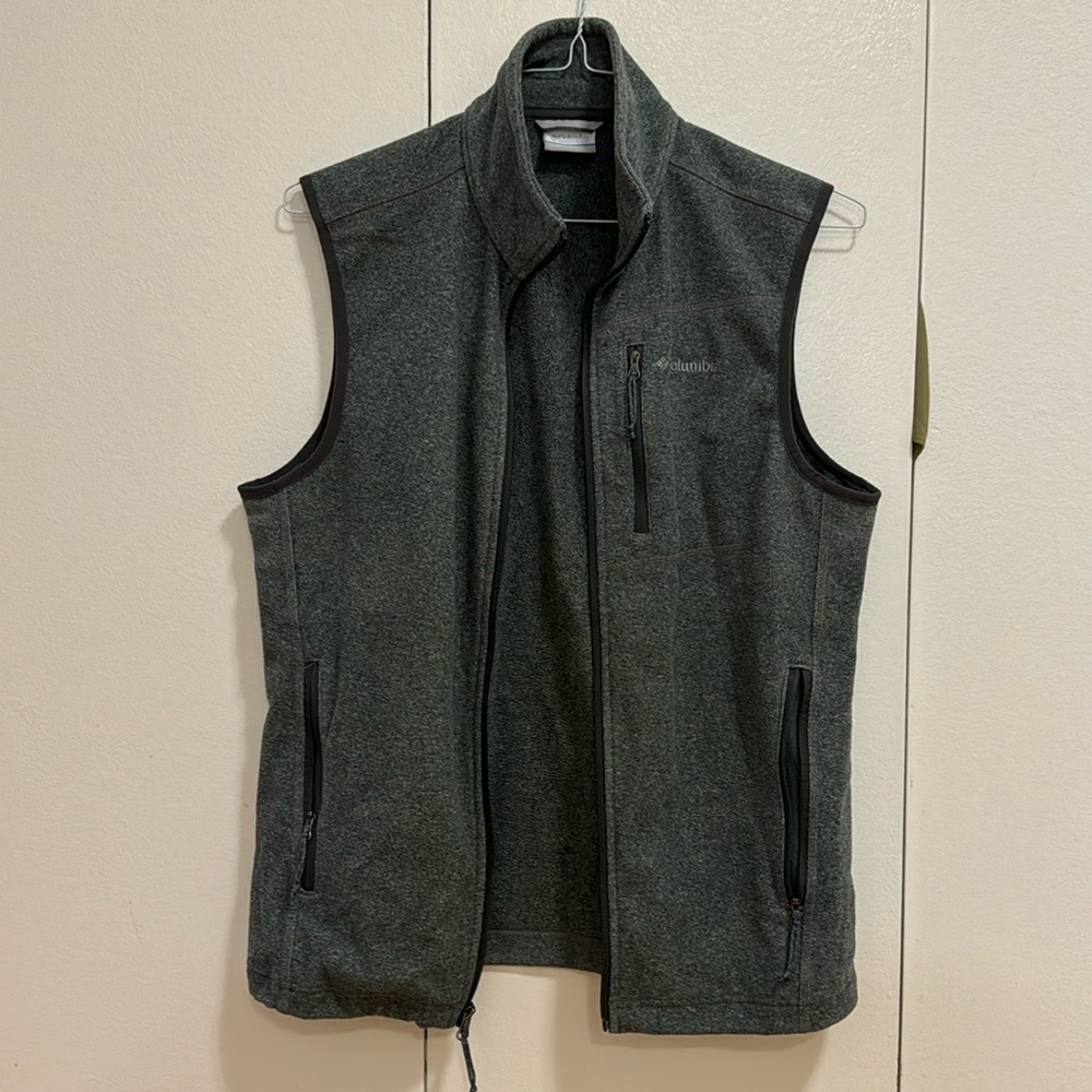 Columbus men fleece vest size small in gray